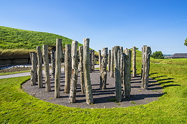 Knowth, Neolithic passage grave, prehistoric Bru na Boinne, UNESCO World Heritage Site, Valley of the River Boyne, County Meath, Leinster, Republic of Ireland, Europe