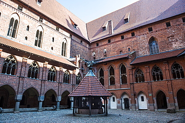 Inner cloister, Malbork Castle, UNESCO World Heritage Site, Malbork, Poland, Europe