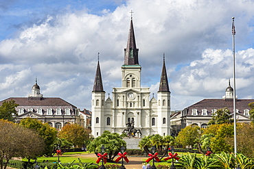 Old horse carts in front of Jackson Square and the St. Louis Cathedral, French quarter, New Orleans, Louisiana, United States of America, North America