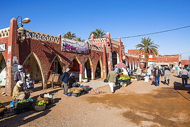 Red architecture in the center of Timimoun, western Algeria, North Africa, Africa