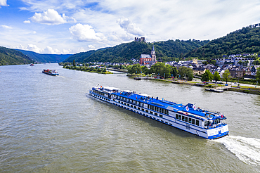 Cruise ship on the Rhine at St. Goar (Sankt Goar), UNESCO World Heritage Site, Middle Rhine valley, Rhineland-Palatinate, Germany, Europe