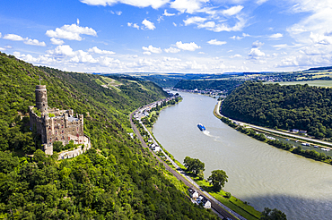 Castle Maus overlooking the Rhine river, UNESCO World Heritage Site, Middle Rhine valley, Rhineland-Palatinate, Germany, Europe