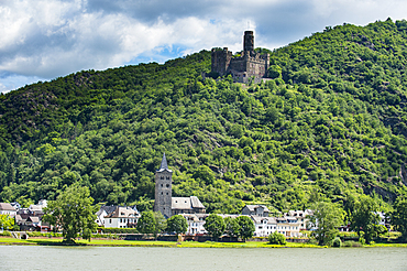 Castle Maus overlooking the Rhine river, UNESCO World Heritage Site, Middle Rhine valley, Rhineland-Palatinate, Germany, Europe