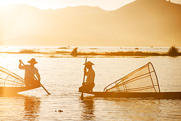 Traditional fisherman on Inle lake, Shan State, Myanmar (Burma), Asia