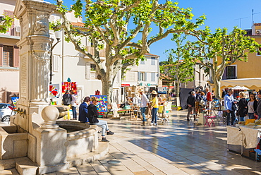 Morning market in Cassis harbour, Cassis, Bouches du Rhone, Provence, Provence-Alpes-Cote d'Azur, France, Europe