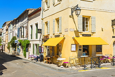 Cafe in Arles, Bouches du Rhone, Provence, Provence-Alpes-Cote d'Azur, France, Europe