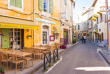 Cafe in Arles, Bouches du Rhone, Provence, Provence-Alpes-Cote d'Azur, France, Europe