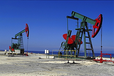 Oil drilling, cuba. Matanzas province