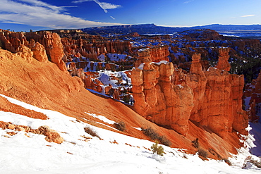 Bryce canyon in winter, view from sunset point, hoodoos at surise, bryce canyon national park, paunsaugunt plateau, utah, usa