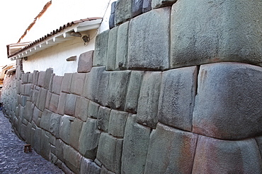 Wall of house made up of part Inca craftmanship and part Spanish workmanship, Cuzco, Peru, South America