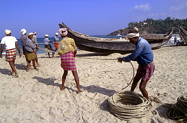 India - fishing: fishermen pulling in the nets, kovalum beach, kerala