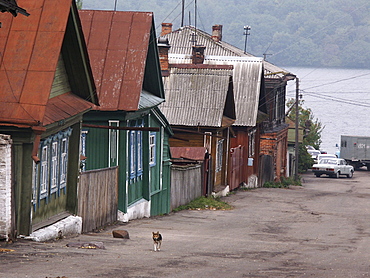 Russia street scene plyos (on the volga)