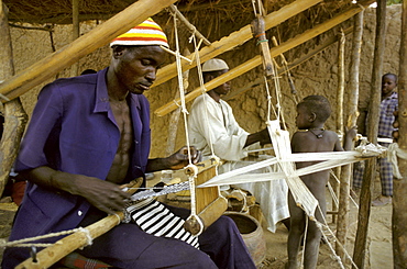 Men weaving, kolokani