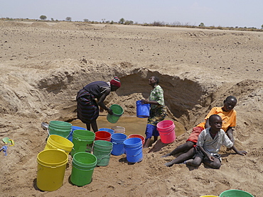 TANZANIA Watatulu tribes collecting water from a dry river bed in Miyuguyu, Shinyanga. photograph by Sean Sprague