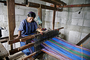 Guatemala petrona perez choco weaving by hand on loom, santa catarina palopo, on lake atitlan