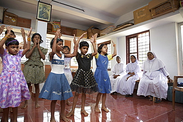 India. Dancing girls. Mary matha bala bhavan, a girls orphanage run by syro-malabar catholic missionary sisters of mary immaculate (msmi), chamal village, thamarassery diocese, khozikode, kerala. 2007   