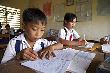 Vietnam hoa binh primary school in vinh long province