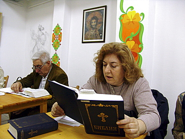 Religion, bulgaria. Bible study class at pokrov parish orthodox church, sofia