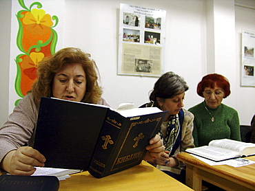 Bulgaria bible study class at pokrov parish orthodox church, sofia. photo sean sprague 2004