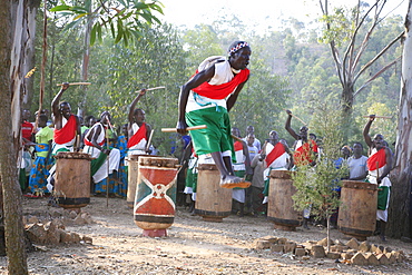 Burundi local drum and dance group, gitera.