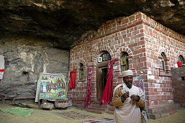 Religion, ethiopia. NaâˆšÂ¢Â¬Ã„Â¬Ã´akuto laâˆšÂ¢Â¬Ã„Â¬Ã´ab church, 7 kms from lalibela, built in a cave. The priest showing some of the churchâˆšÂ¢Â¬Ã„Â¬Ã´s treasures