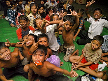 CAMBODIA Children receiving first aid by an outreach team of CSARO, central Phnom Penh