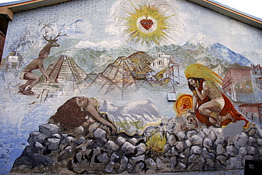 Usa murals depicting migration and contrast between north and south, el paso, texas