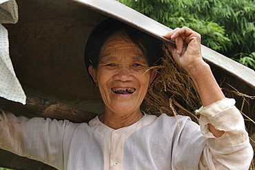 Vietnam woman carrying a metal boat, phuxuyen