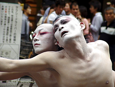 Japan street performers, shinjuku, tokyo