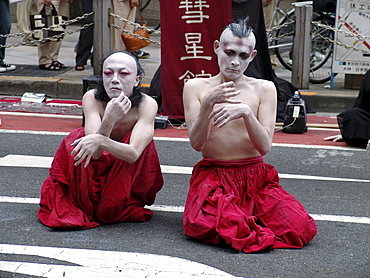 Japan street performers, shinjuku, tokyo