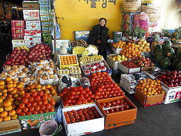 Korea - fruit karakan wholesale food market, seoul