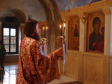 Macedonia (the former yugoslav republic of macedonia, fyrm) priest holding candles during easter service. Saint sofia orthodox church, ohrid