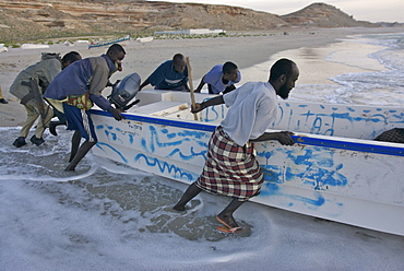 Eyl is a town in somalias puntland state. The prominent clan in eyl district are yonis idiris, a sub-clan of isse mahamud, which in turn is a sub-clan of majeerteen. Eyl is near the hafun peninsula, the location of most of somalias casualties from the 2004 indian ocean tsunami., the tsunami resulted in the death of some 300 people and extensive destruction of shelters, houses and water sources as well as fishing gear. The livelihoods of many people residing in towns and small villages along the somali indian ocean coastline, particularly in the northern regions, were devastated / view of the landscape around eyl