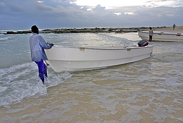 Hardest hit was a 650 kilometers stretch of the somali coastline between garacad (mudung region) and xaafuun (bari region), which forms part of the puntland province near the horn of africa. The tsunami resulted in the death of some 300 people and extensive destruction of shelters, houses and water sources as well as fishing gear. The livelihoods of many people residing in towns and small villages along the somali indian ocean coastline, particularly in the northern regions, were devastated