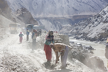 The road, for the most part, is a painstakingly handmade affair built and maintained by labourers from bihar state of india. They are subjected to excruciating and extremely dangerous working conditions. The workers are woefully ill-equipped and under-dressed and although the army purports to lend them winter clothing suitable for the extremity of the weather at these altitudes, many of the workers were visibly suffering from the cold. Ladakh, india