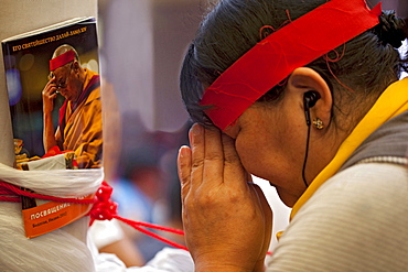 Pilgrim devotion. Kalachakra 2012, bodhgaya, india