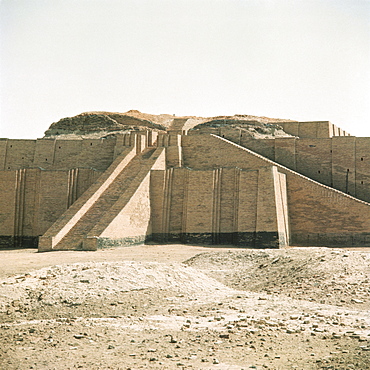 Ziggurat in Sumerian city dating from around 4500-400BC, Ur, Iraq, Middle East