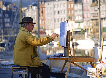 Artist by Old Harbour, Honfleur, Basse Normandie, France, Europe