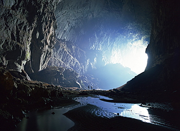 Tiny figures show scale of the Deer cave looking back to mouth of the Deer cave, Mulu National Park, Sarawak, island of Borneo, Malaysia, Southeast Asia, Asia