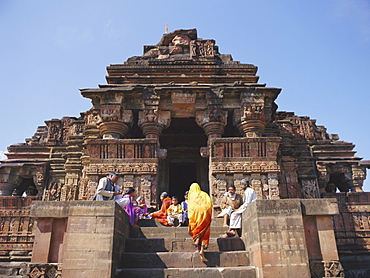 Entrance to Nilkanthesvara/Udayeshvara Temple, 11th century, Udayapur, 100 kms NE of Bhopal, Madhya Pradesh State, India