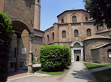 Basilica of San Vitale, built in 6th century on octagonal plan to recall resurrection on eighth day, UNESCO World Heritage Site, Ravenna, Emilia-Romagna, Italy, Europe