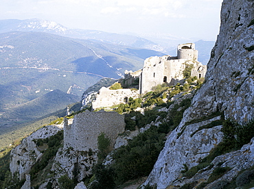 Cathar castle of Peyrepertuse, above Duilhac village, between Carcassonne and Perpignan, Languedoc-Roussillon, France, Europe