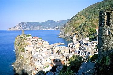 Village of Vernazza, from the east, Cinque Terre, UNESCO World Heritage Site, Liguria, Italy, Europe