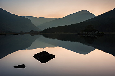 Cummeenduff Lake, Black Valley, Macgillycuddy's Reeks, Killarney, County Kerry, Munster, Republic of Ireland, Europe