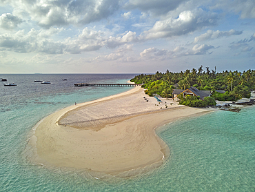 The shoreline and beach of a tropical paradise island in the Maldives: Havodda Island, Gaafu Dhaalu atoll, in the Maldives' far south, in the Indian Ocean.