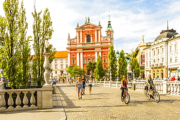 Franciscan Church of the Annunciation and Triple Bridge, Ljubljana, Slovenia, Europe