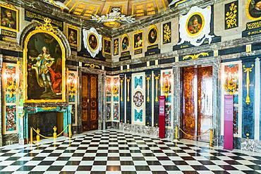 The Marble Chamber, Royal Castle in Plac Zamkowy (Castle Square), Old Town, Warsaw, Poland, Europe