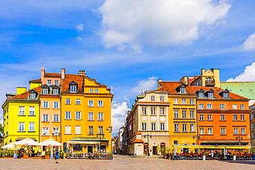 Buildings in Plac Zamkowy (Castle Square), Old Town, Warsaw, Poland, Europe