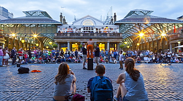 Crowd watching street performers at Covent Garden, London, England, United Kingdom, Europe