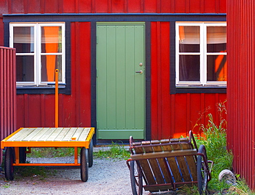 Painted holiday cottage on one of the islands in the Stockholm archipelago, Sweden, Scandinavia, Europe